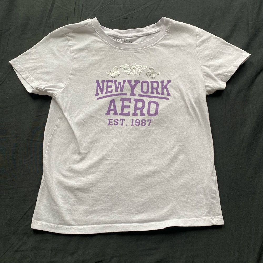 Aeropostale White Short Sleeve Tee with Lavender New York Graphic